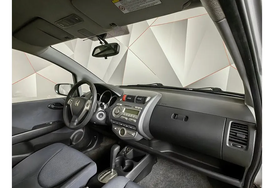 Honda Jazz 1.4 CVT (83 л.с.) Серебристый в АВИЛОН. Слайд №10 Honda Jazz 1.4 CVT (83 л.с.) Серебристый в АВИЛОН. Слайд №10