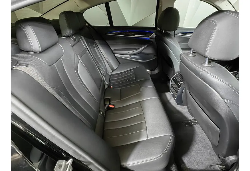 BMW 5 серия 520i Steptronic (184 л.с.) Base (Локальная сборка) Черный в АВИЛОН. Слайд №14