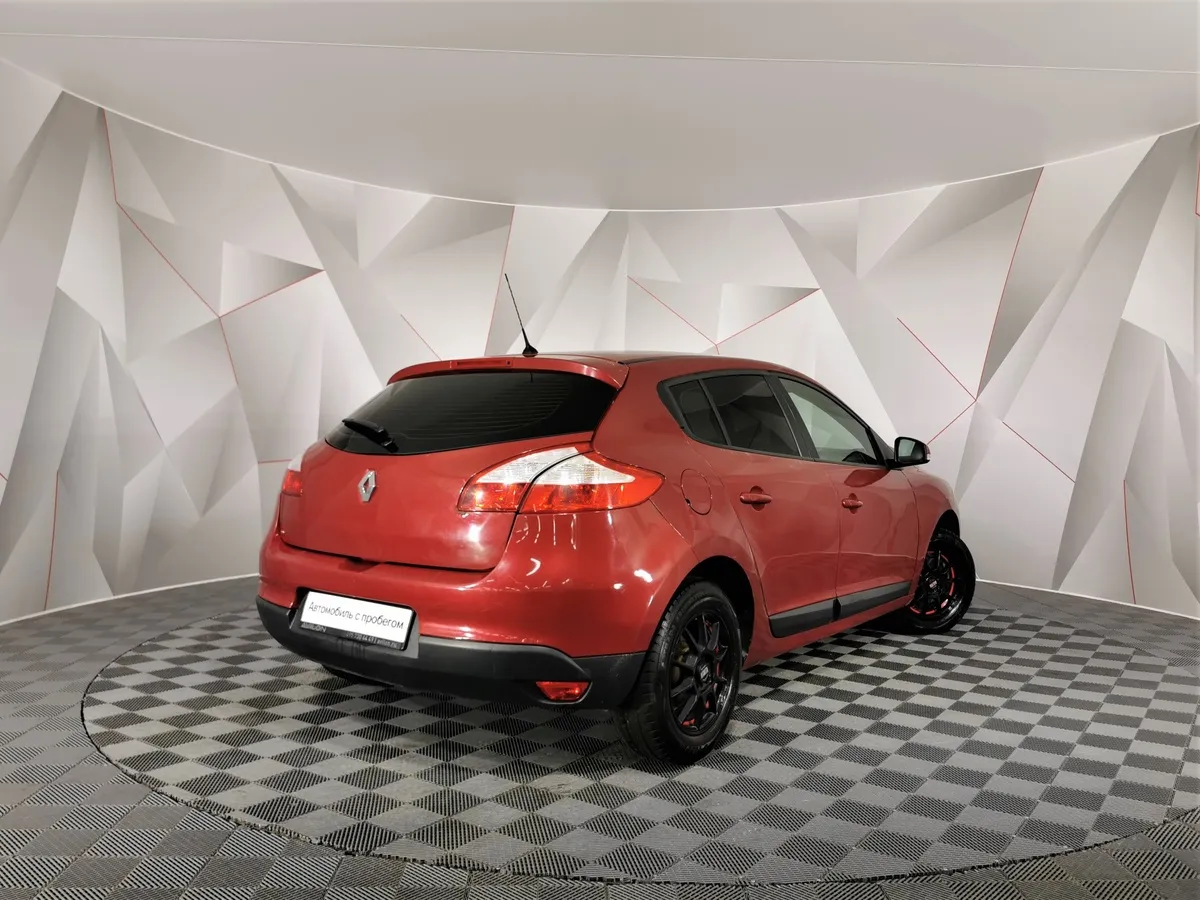 Renault Megane 1.6 MT (106 л.с.) Красный в АВИЛОН. Слайд №2
