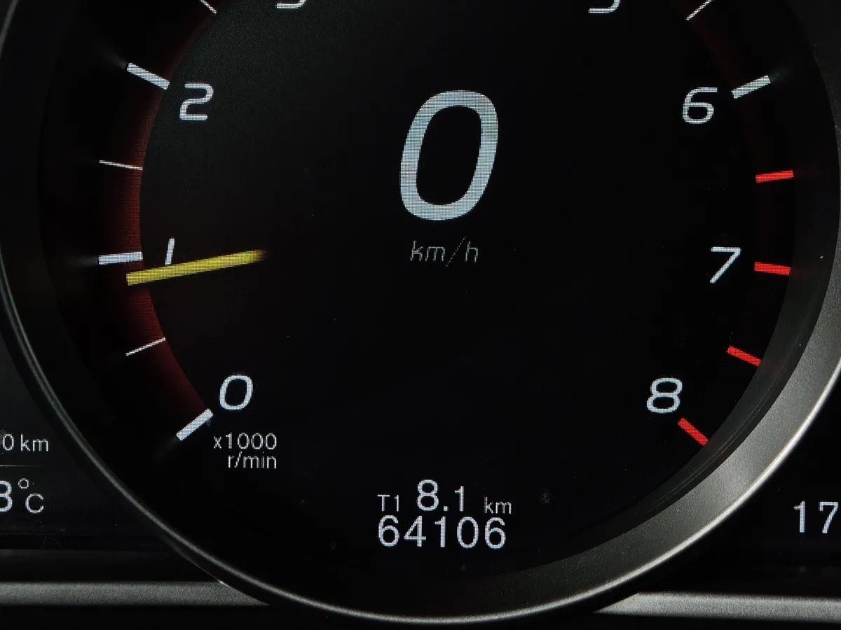 Volvo V40 1.5 T3 Drive-E Geartronic (152 л.с.) Kinetic Голубой в АВИЛОН. Слайд №18