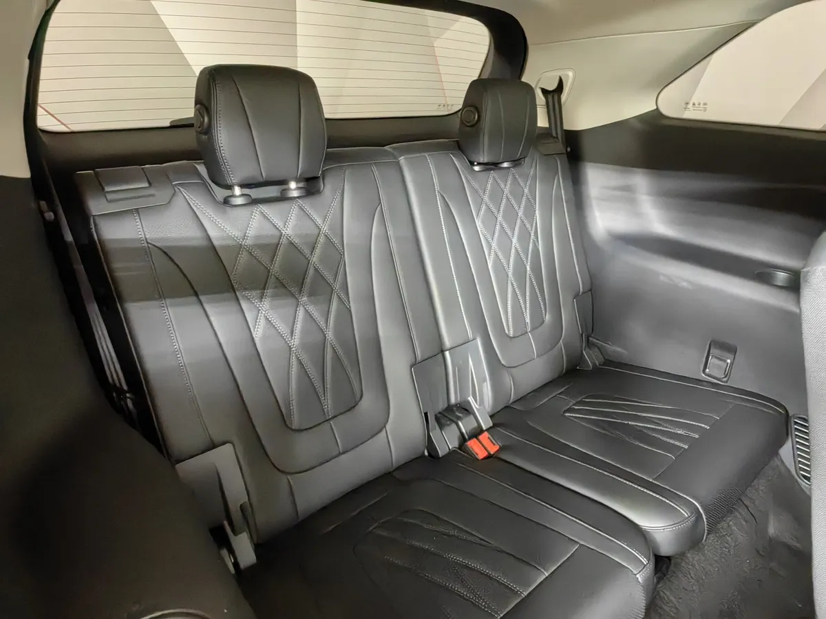 Hongqi HS7 2.0T 8AT 4WD (245 л.с.) Делюкс Белый в АВИЛОН. Слайд №23