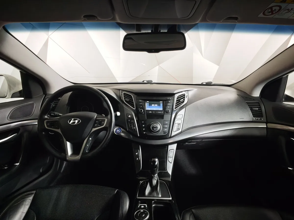 Hyundai i40 2.0 AT (150 л.с.) Premium Белый в АВИЛОН. Слайд №13