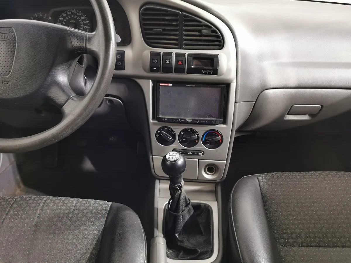Kia Shuma 1.6 MT (101 л.с.) Серый в АВИЛОН. Слайд №14