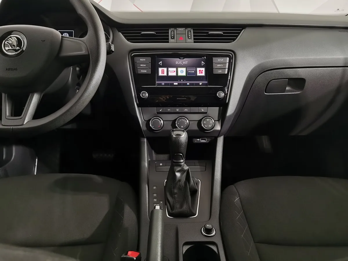 Skoda Octavia 1.6 AT (110 л.с.) Белый в АВИЛОН. Слайд №14