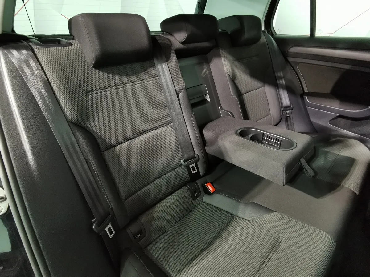 Volkswagen Golf 1.5 TSI DSG (130 л.с.) Черный в АВИЛОН. Слайд №16