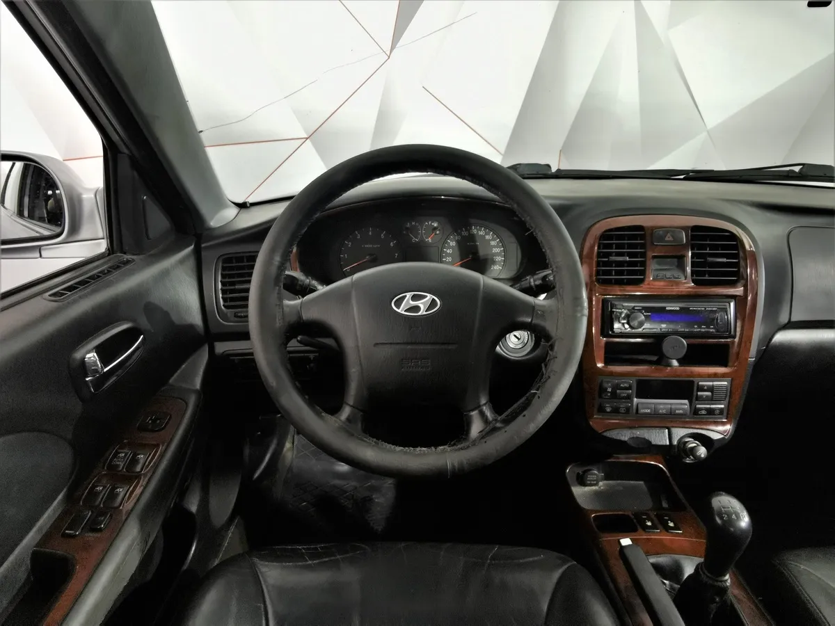 Hyundai Sonata 2.0 MT (137 л.с.) Серебристый в АВИЛОН. Слайд №18