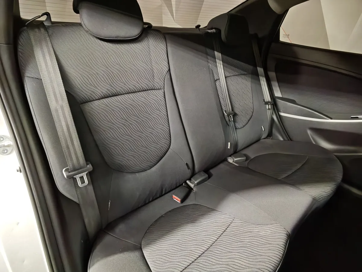 Hyundai Solaris 1.6 AT (123 л.с.) Special Edition Серый в АВИЛОН. Слайд №16