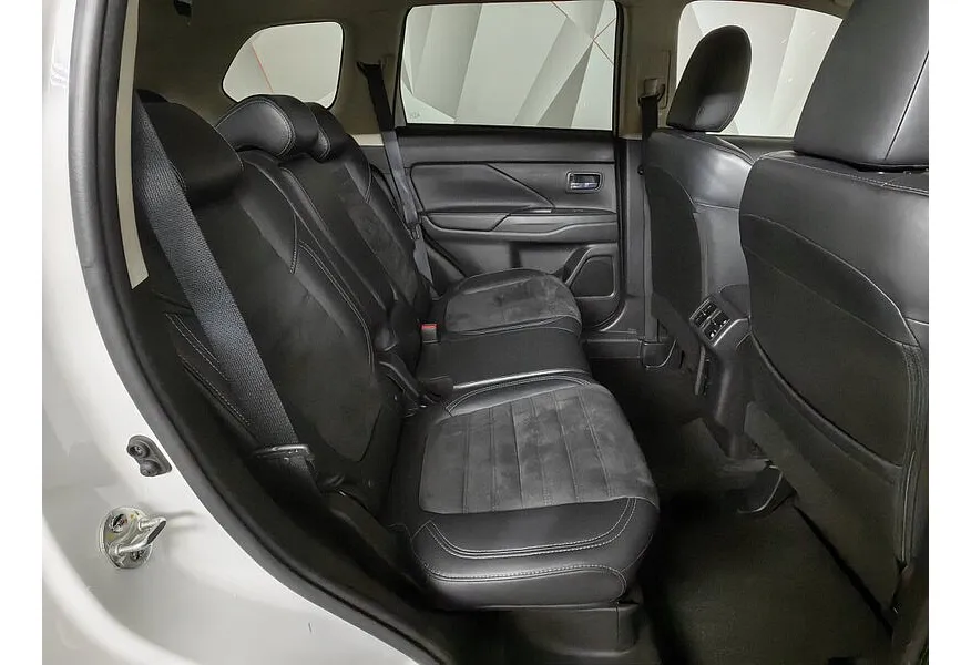 АВИЛОН - Mitsubishi Outlander 2.4 CVT 4WD (167 л.с.) Белый - slide 13