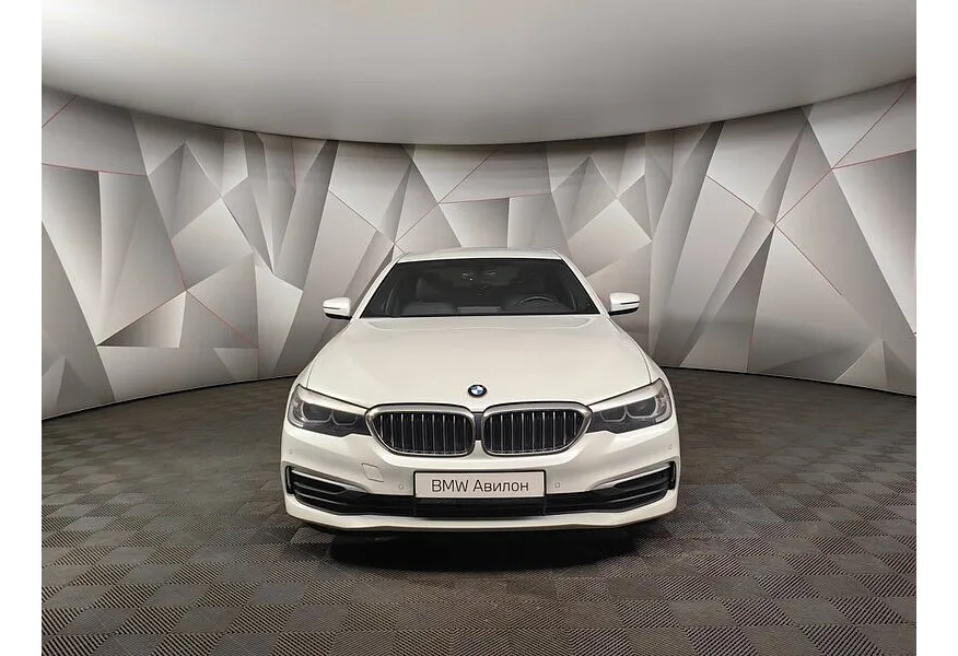 BMW 5 серия 530i xDrive Steptronic (249 л.с.) Белый в АВИЛОН. Слайд №3