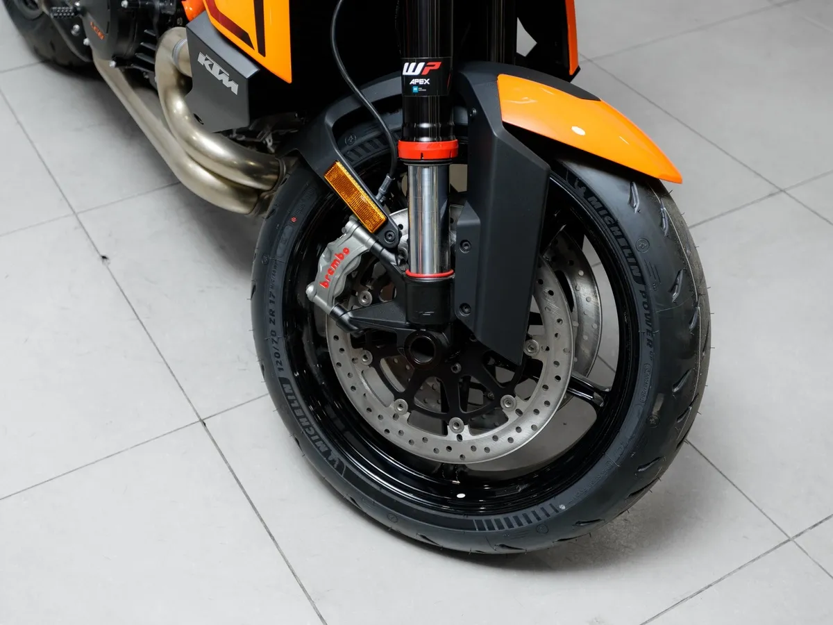 KTM 1390 Super Duke 1350 см³ (190 л.с.) (190) 1350 Оранжевый в АВИЛОН. Слайд №11