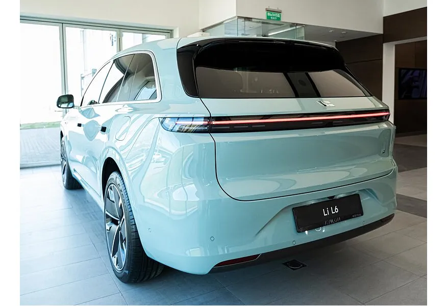 Li Auto L6 1.5 AT 4WD (150 л.с.) Pro Голубой в АВИЛОН. Слайд №5
