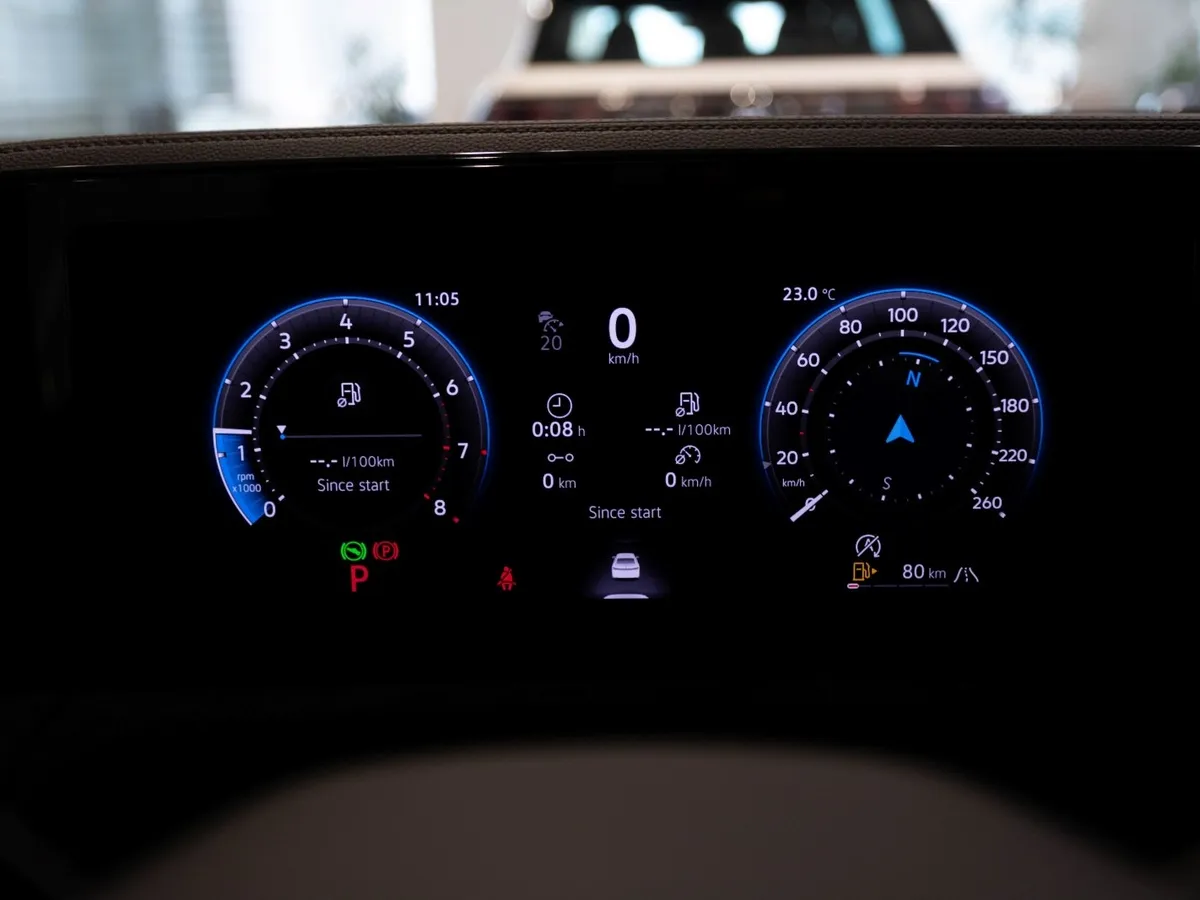 Volkswagen Tiguan 380 TSI 2.0 DSG 4WD (220 л.с.) R-Line Белый в АВИЛОН. Слайд №17