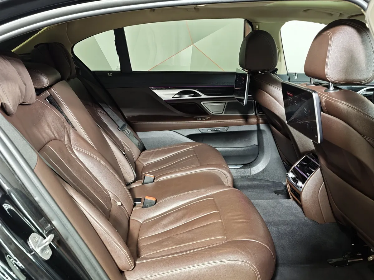 BMW 7 серия 730Ld xDrive AT (249 л.с.) Exclusive Черный в АВИЛОН. Слайд №14