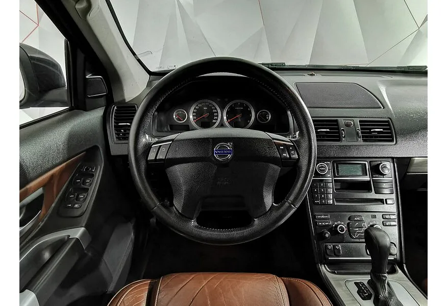 Volvo XC90 2.5 T5 Geartronic AWD (5 мест) (210 л.с.) Черный в АВИЛОН. Слайд №19