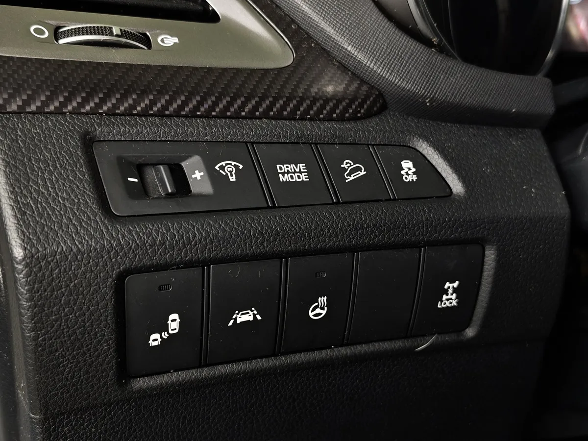 Hyundai Santa Fe 2.4 AT AWD (171 л.с.) Comfort Белый в АВИЛОН. Слайд №25