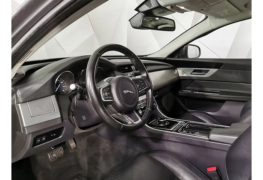 Jaguar XF 2.0 D AT AWD (240 л.с.) SE Серый в АВИЛОН. Слайд №19