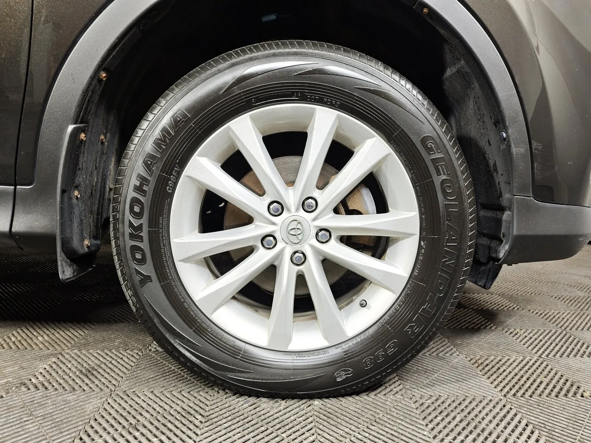 Toyota RAV4 2.0 CVT (146 л.с.) Коричневый в АВИЛОН. Слайд №9