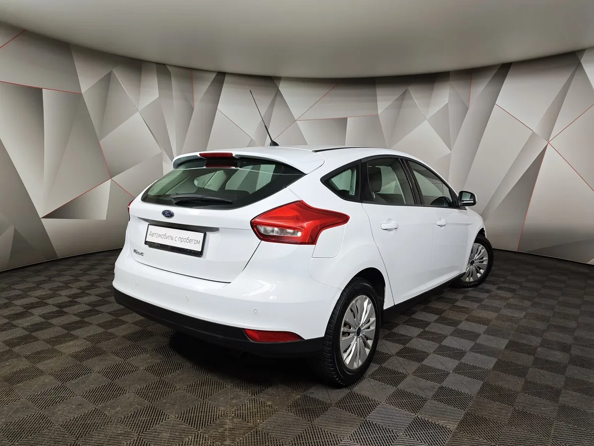 Ford Focus 1.6 PowerShift (105 л.с.) Trend Белый в АВИЛОН. Слайд №2