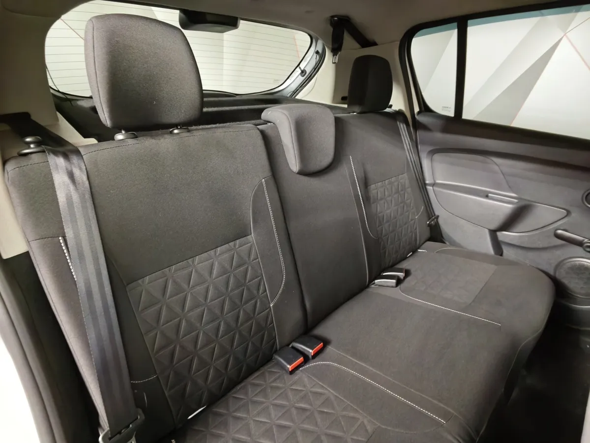 Renault Sandero 1.6 MT (102 л.с.) Privilege Бежевый в АВИЛОН. Слайд №16