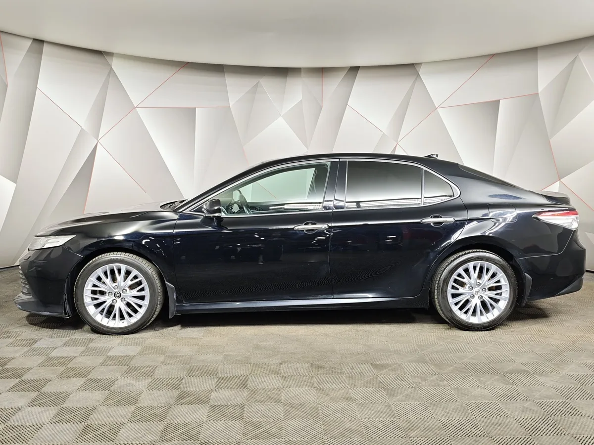 Toyota Camry 2.5 AT (181 л.с.) Черный в АВИЛОН. Слайд №5