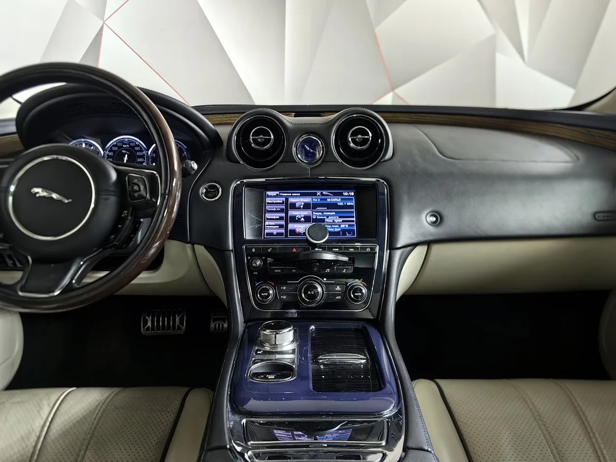 Jaguar XJ 3.0 AT AWD LWB (340 л.с.) Portfolio Черный в АВИЛОН. Слайд №14