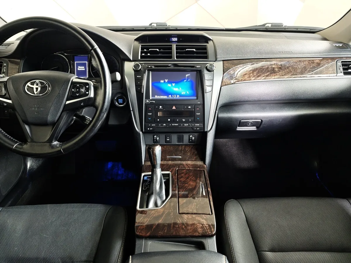 Toyota Camry 2.5 AT (181 л.с.) Стандарт Серый в АВИЛОН. Слайд №15