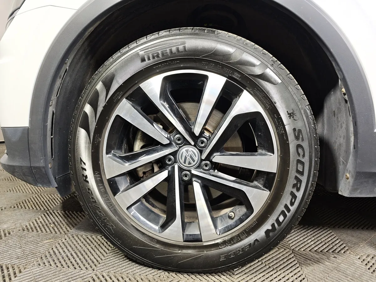 Volkswagen Tiguan 1.4 TSI BlueMotion DSG (150 л.с.) Highline Белый в АВИЛОН. Слайд №9
