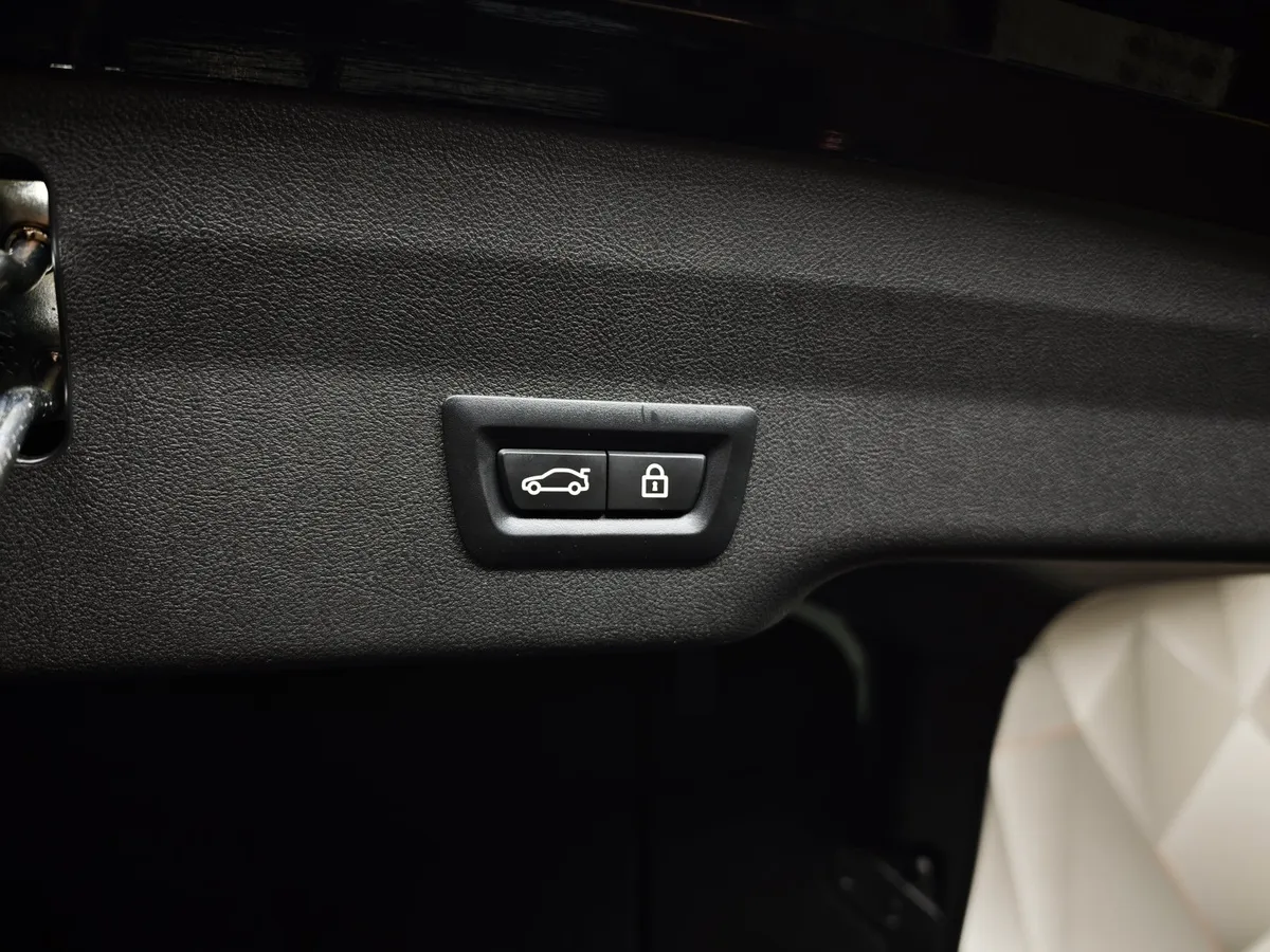 BMW 6 серия 640i xDrive Steptronic (340 л.с.) Черный в АВИЛОН. Слайд №16