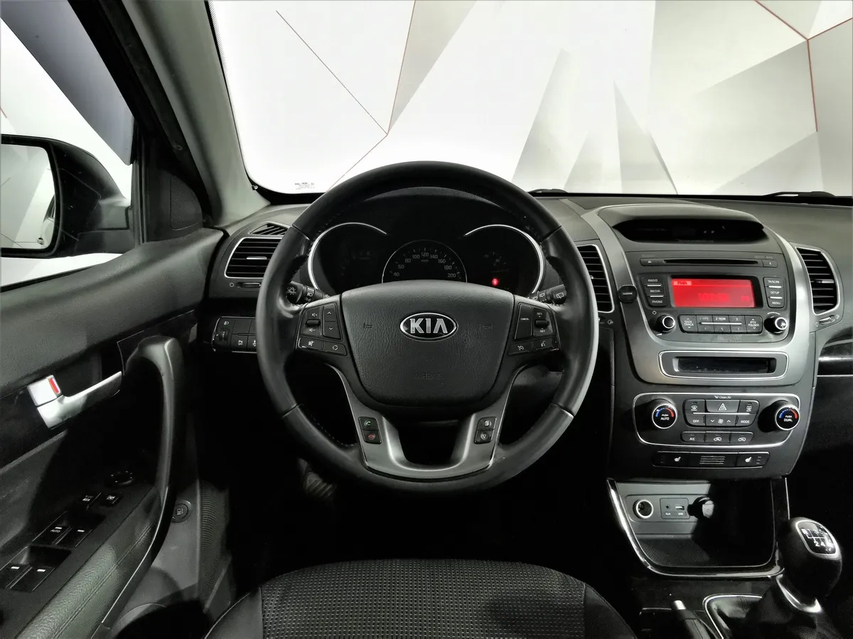 Kia Sorento 2.4 MT (175 л.с.) Черный в АВИЛОН. Слайд №19