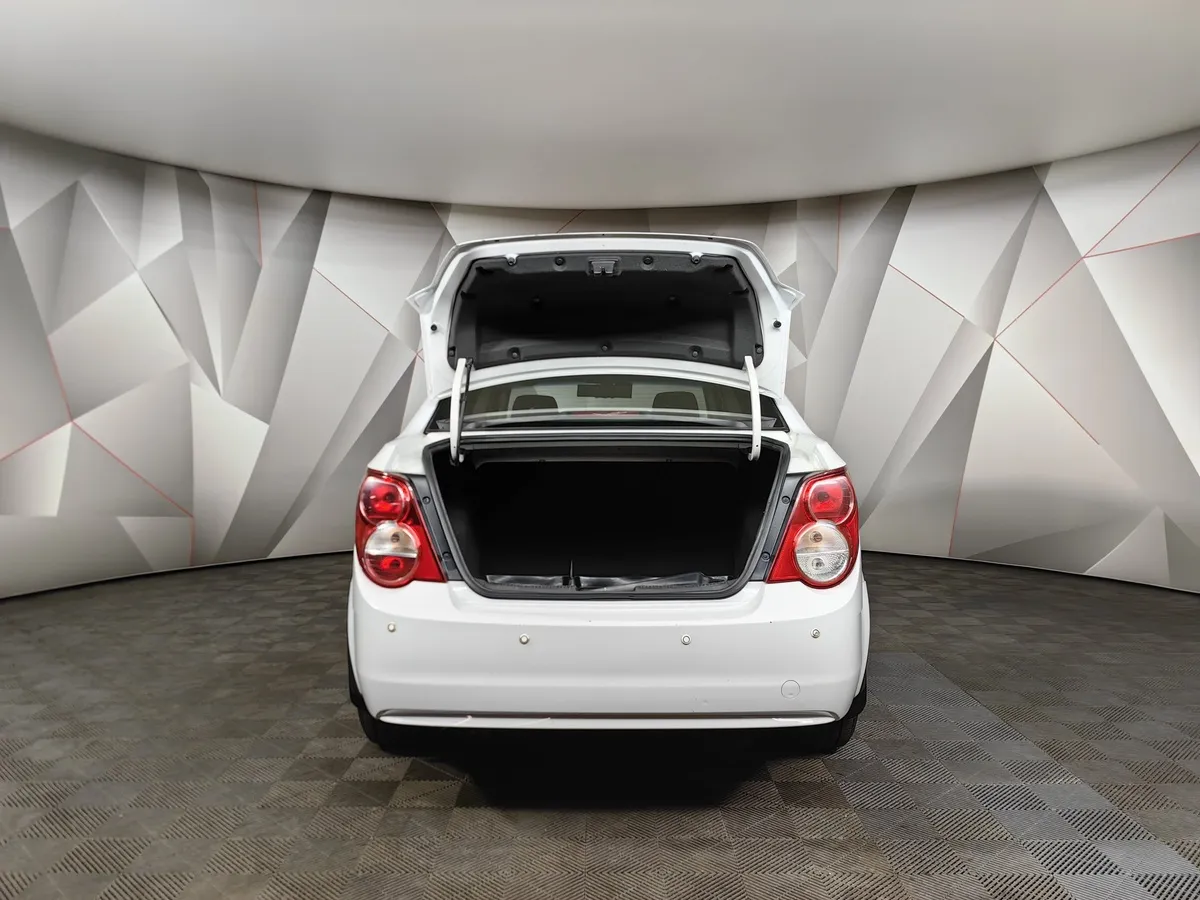 Chevrolet Aveo 1.6 AT (115 л.с.) Белый в АВИЛОН. Слайд №11