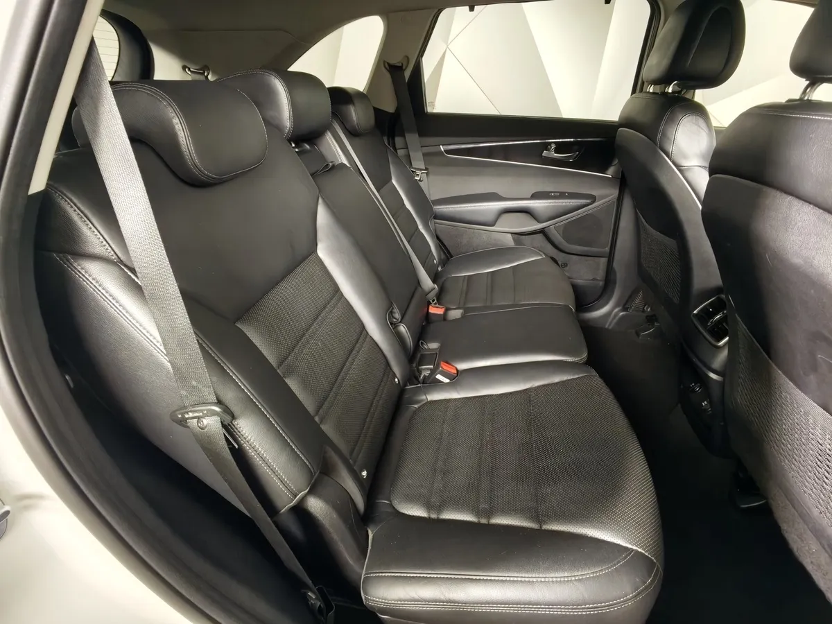 Kia Sorento 2.2 D AT AWD (5 мест) (200 л.с.) Prestige Белый в АВИЛОН. Слайд №16