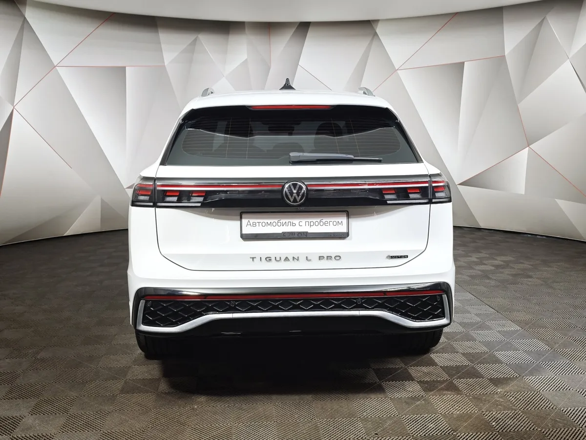 Volkswagen Tiguan 380 TSI 2.0 DSG 4WD (220 л.с.) R-Line Белый в АВИЛОН. Слайд №8