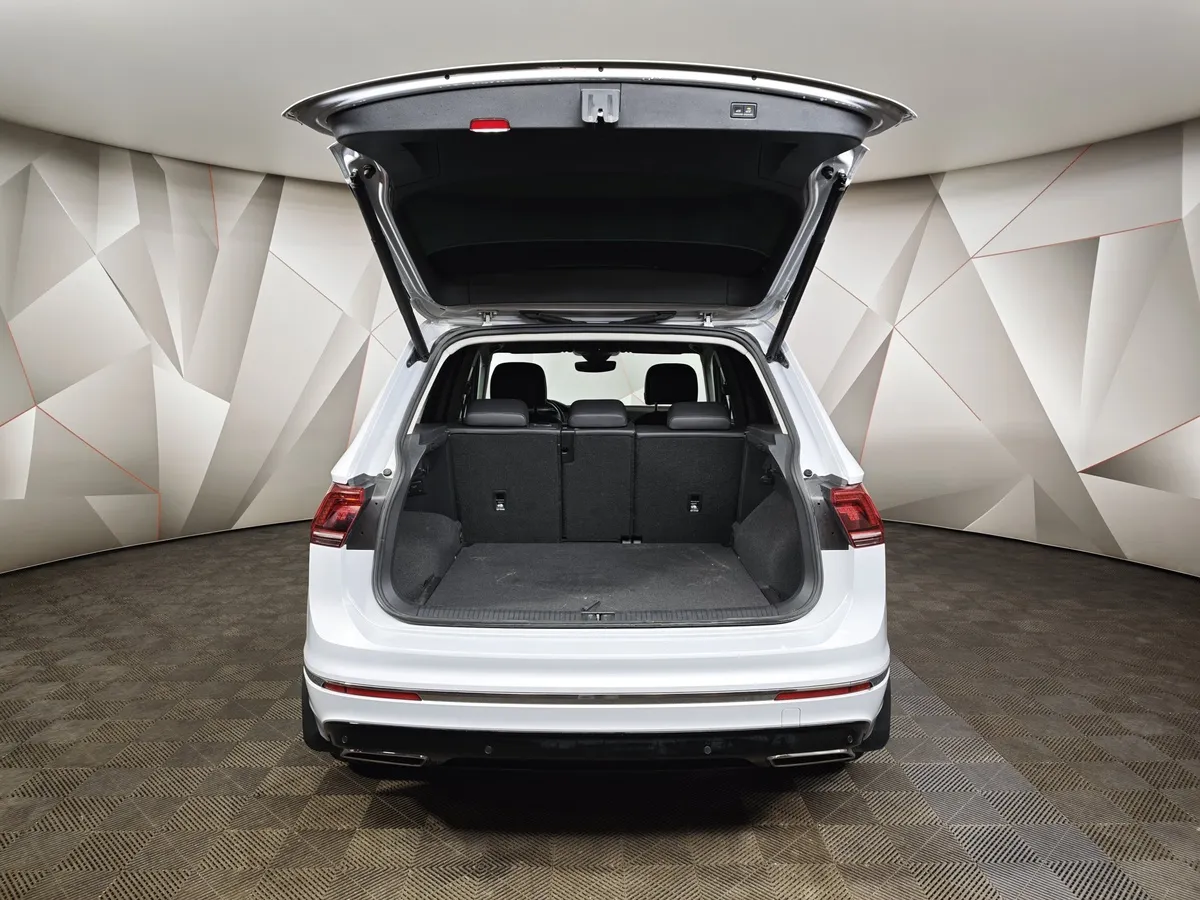 Volkswagen Tiguan 2.0 TSI 4Motion DSG (220 л.с.) R-Line Белый в АВИЛОН. Слайд №12