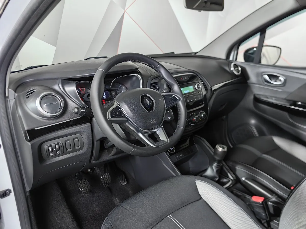 Renault Kaptur 1.6 MT (114 л.с.) Белый в АВИЛОН. Слайд №19