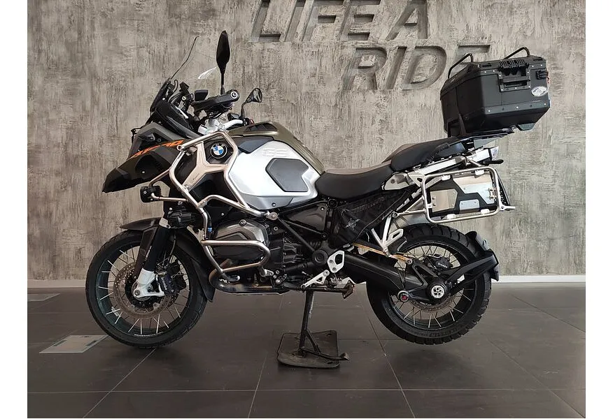 LIVE. Слайд №3