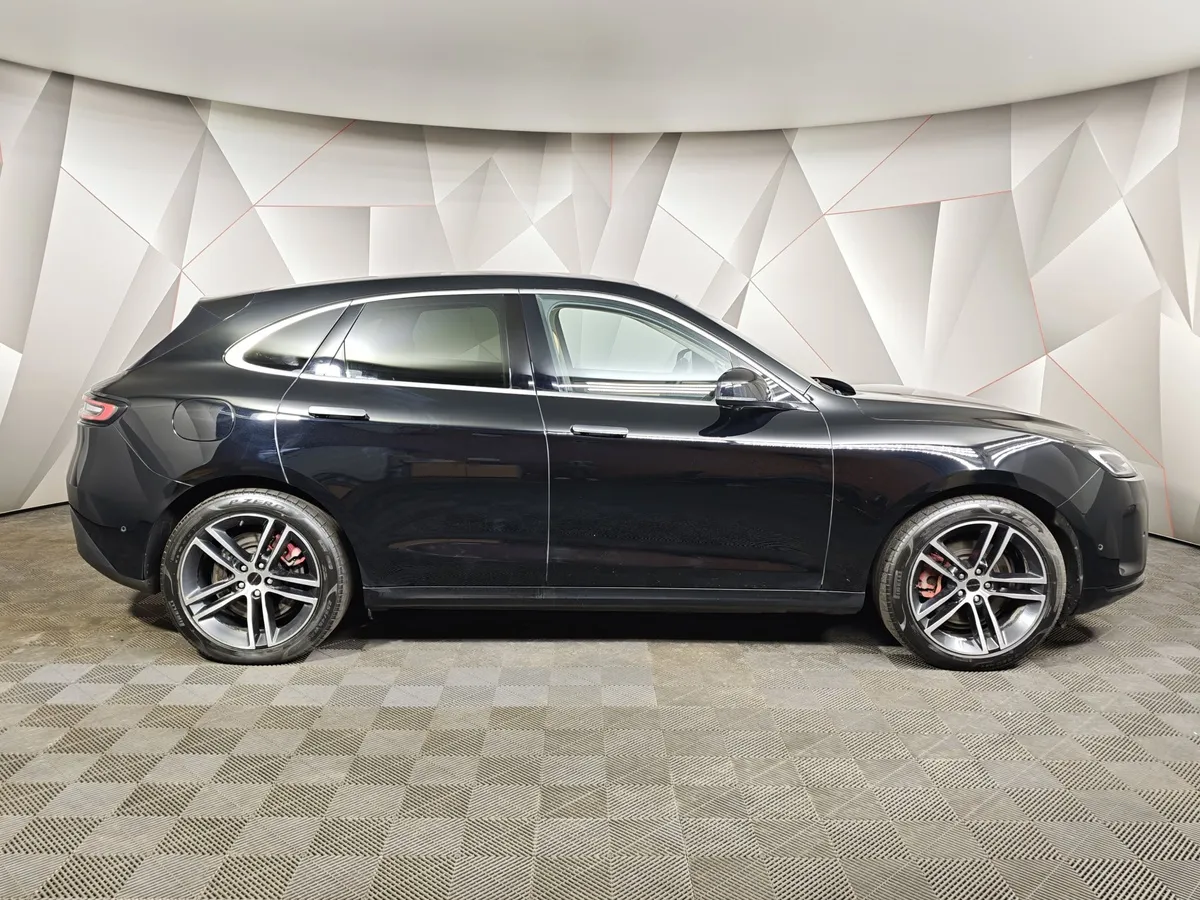 Seres M5 1.5 AT 4WD (496 л.с.) Premium Черный в АВИЛОН. Слайд №6