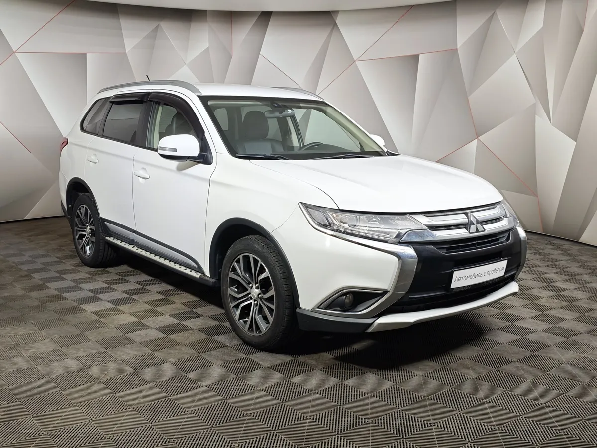 Mitsubishi Outlander 2.0 CVT 4WD (146 л.с.) Белый в АВИЛОН. Слайд №3