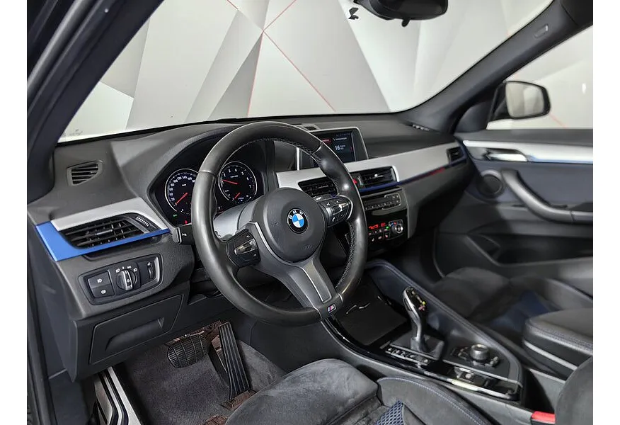 BMW X1 20i xDrive (192 л.с.) M Sport Черный в АВИЛОН. Слайд №12