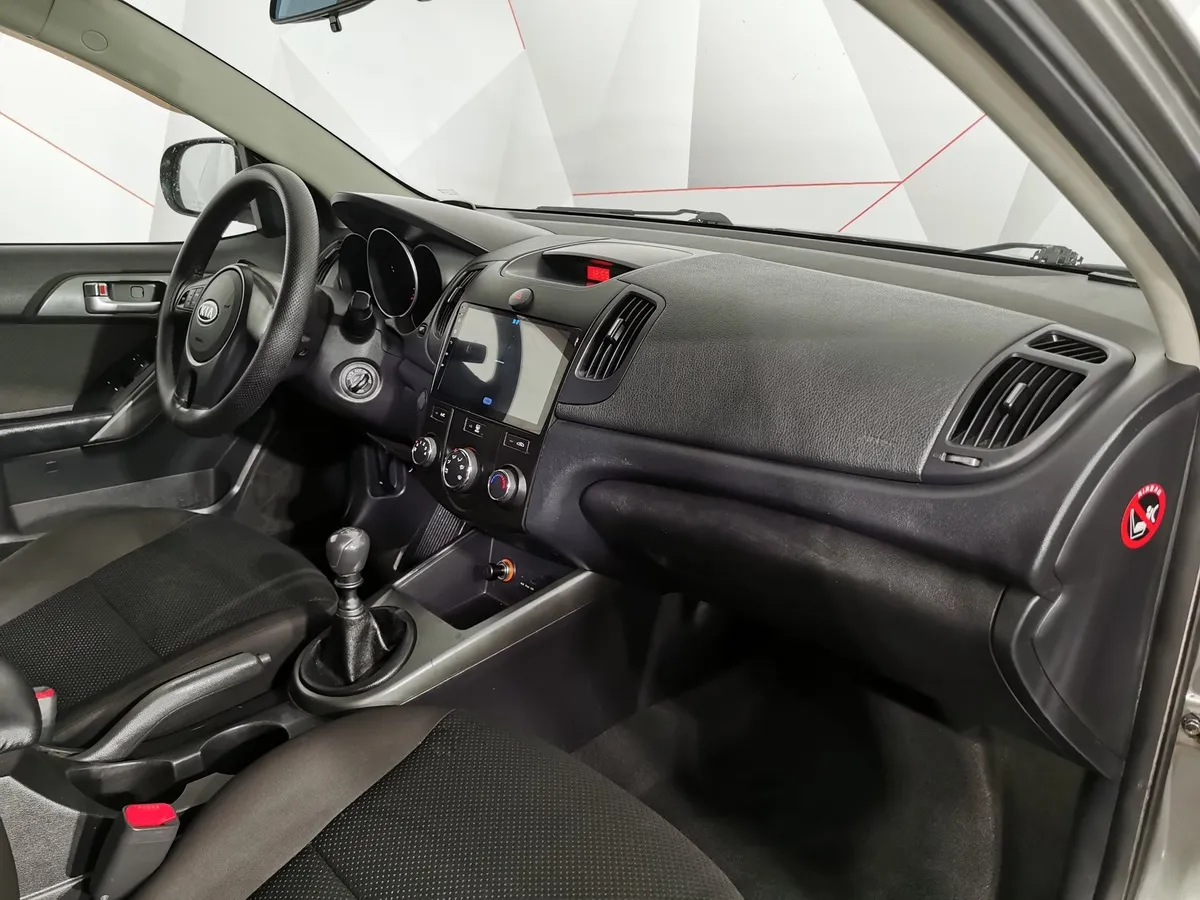 Kia Cerato 1.6 MT (126 л.с.) Comfort Серый в АВИЛОН. Слайд №11