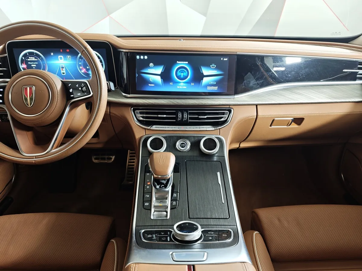 Hongqi H9 2.0T AT (245 л.с.) Делюкс двухцветный Коричневый в АВИЛОН. Слайд №14