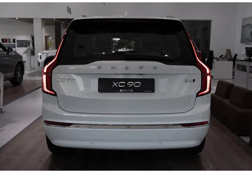 Volvo XC90 2.0 B6 mild hybrid AT AWD (7 мест) (300 л.с.) Ultra Bright Белый в АВИЛОН. Слайд №4
