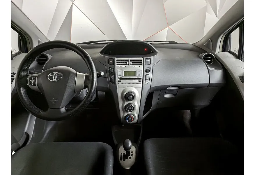 Toyota Yaris 1.3 MMT (87 л.с.) Синий в АВИЛОН. Слайд №12