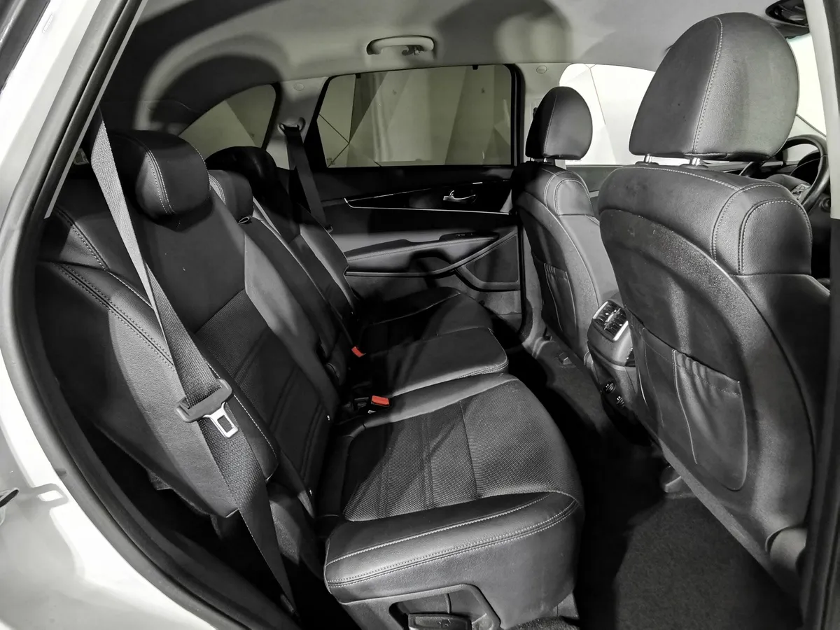 Kia Sorento 2.2 D AT AWD (5 мест) (200 л.с.) Prestige Белый в АВИЛОН. Слайд №17