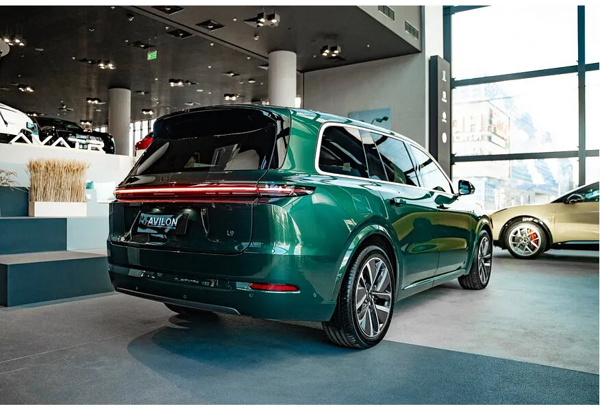 Li Auto L9 1.5 AT 4WD (449 л.с.) Ultra Зеленый в АВИЛОН. Слайд №7
