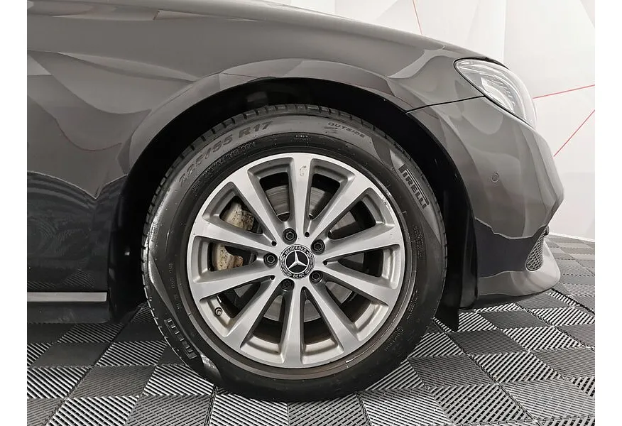 Mercedes-Benz E-Класс E 200 4MATIC 9G-TRONIC (197 л.с.) Premium (Локальная сборка) Черный в АВИЛОН. Слайд №20