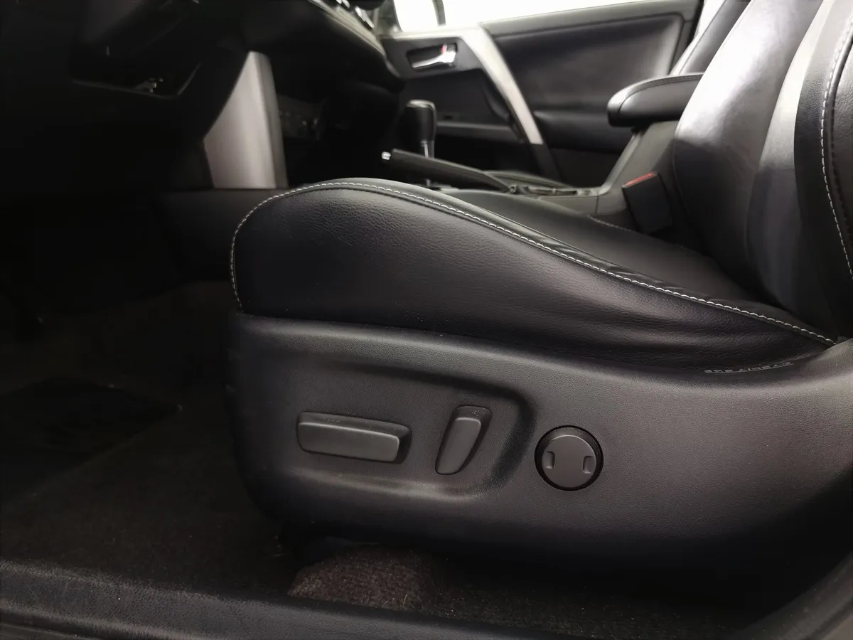 Toyota RAV4 2.0 CVT AWD (146 л.с.) Классик Белый в АВИЛОН. Слайд №20
