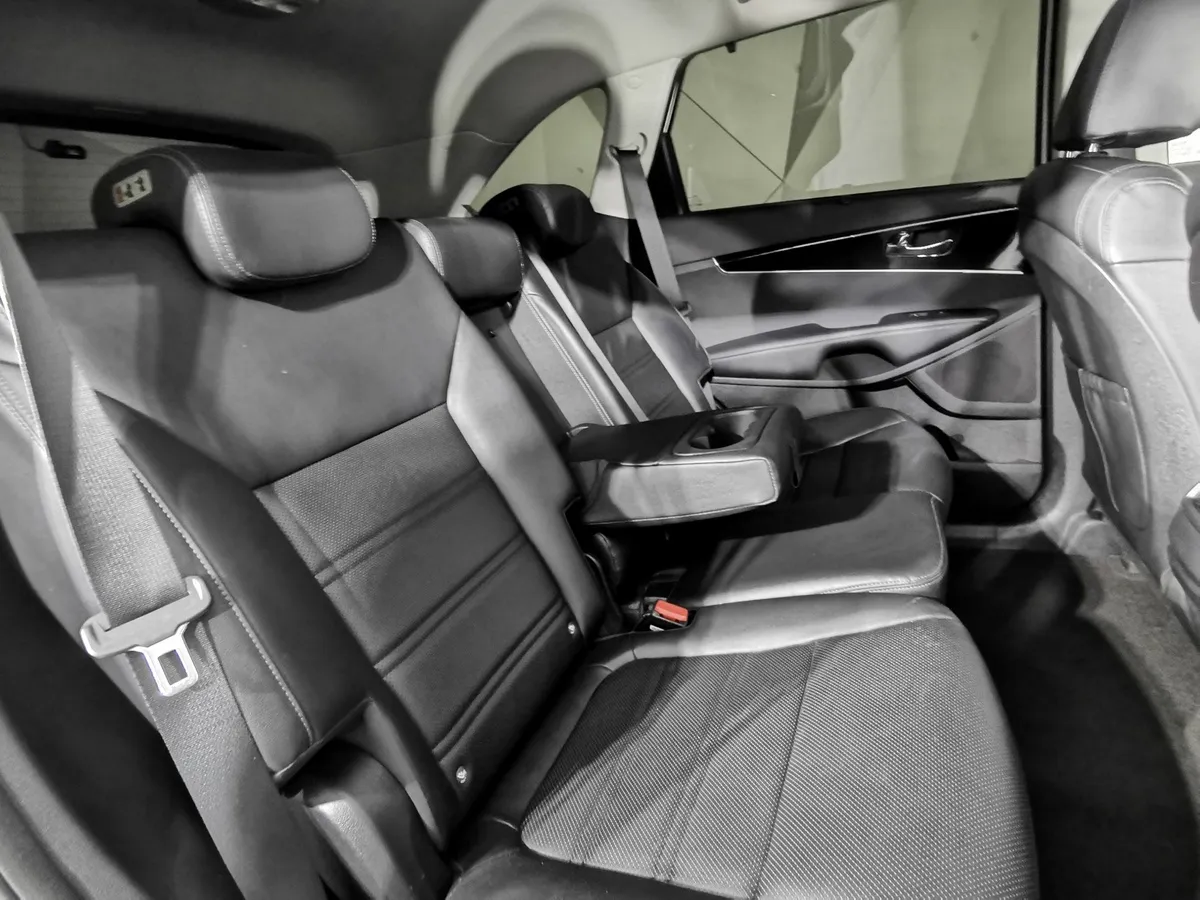 Kia Sorento 2.2 D AT AWD (5 мест) (200 л.с.) Prestige Белый в АВИЛОН. Слайд №16