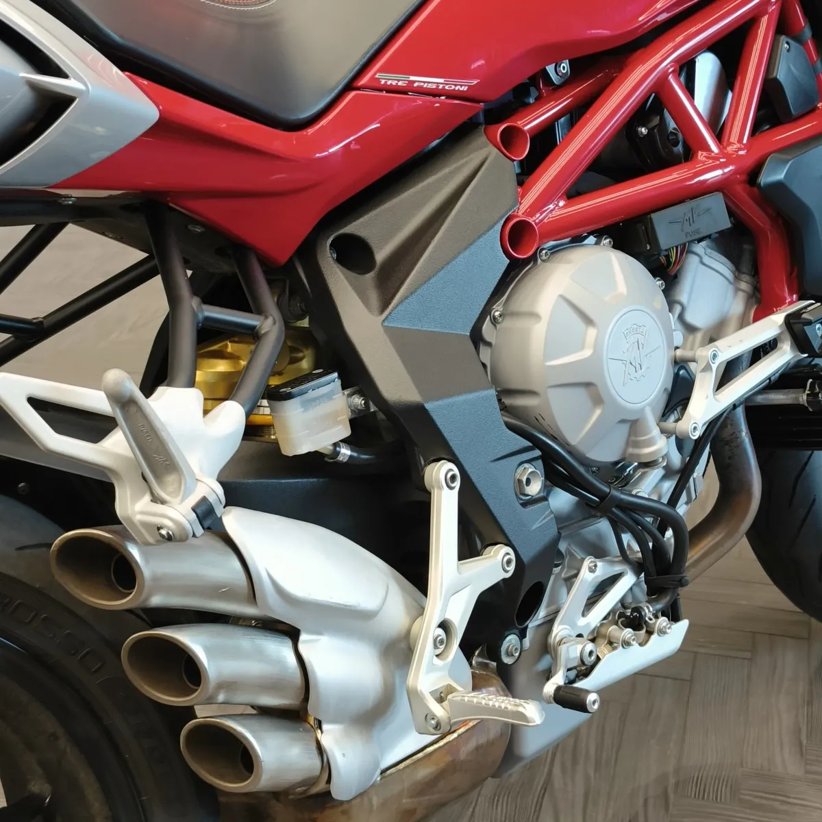MV Agusta Brutale 798 см³ (110 л.с) (110) 798 Красный в АВИЛОН. Слайд №9