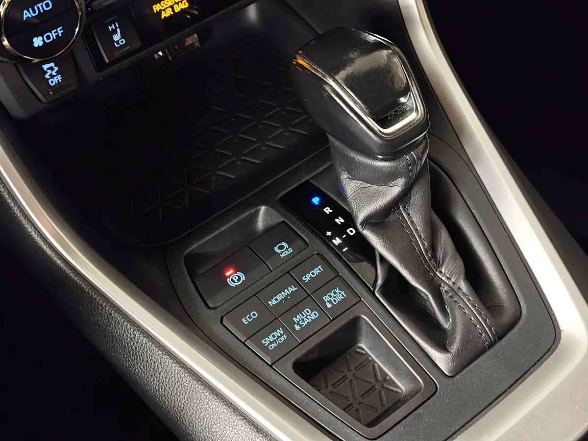 Toyota RAV4 2.0i CVT AWD (149 л.с.) Люкс Черный в АВИЛОН. Слайд №22