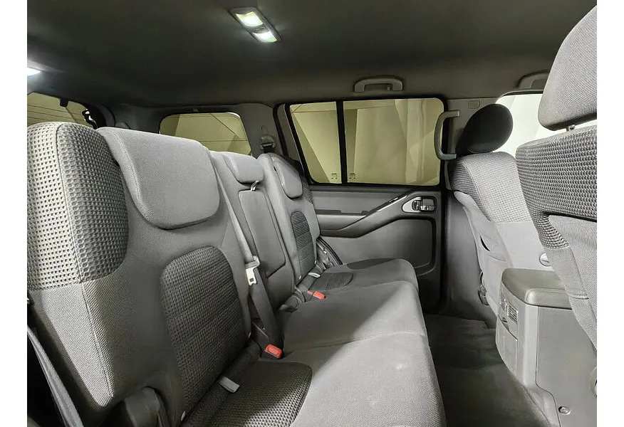 Nissan Pathfinder 2.5 dCi AT (174 л.с.) Серебристый в АВИЛОН. Слайд №16